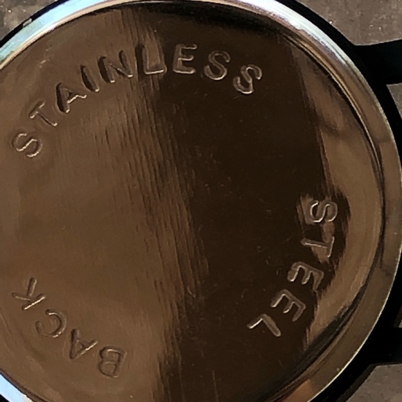 Wood grain look alike watch with a stainless back - Picture 5 of 6